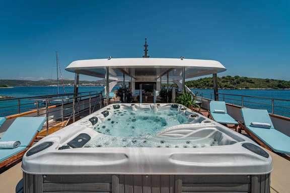 Sundeck Jacuzzi, Croatia Small Ship Cruise RIVA