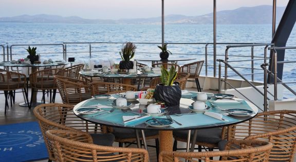 Al Fresco Dining, Croatia Mini Ship Cruise Variety Voyager