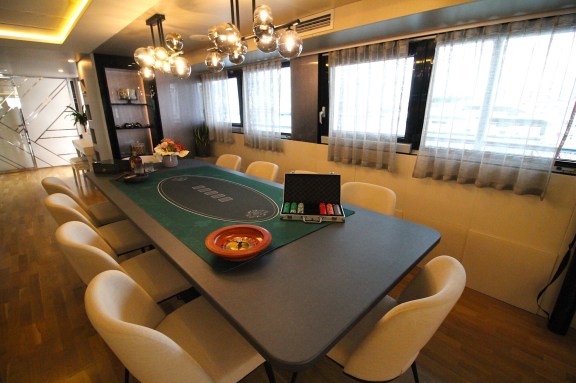 Luxury Motor Yacht (Mini Cruise Ship) Freedom: Poker Table for 10 players