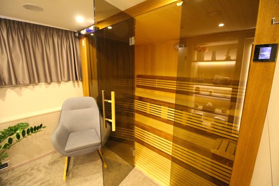 Luxury Motor Yacht (Mini Cruise Ship) Freedom: Sauna