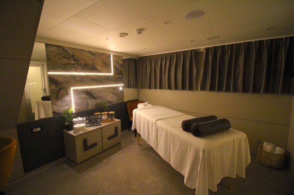 Luxury Motor Yacht (Mini Cruise Ship) Freedom: Massage Room