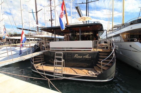 Luxury Motorsailer Rara Avis - Stern