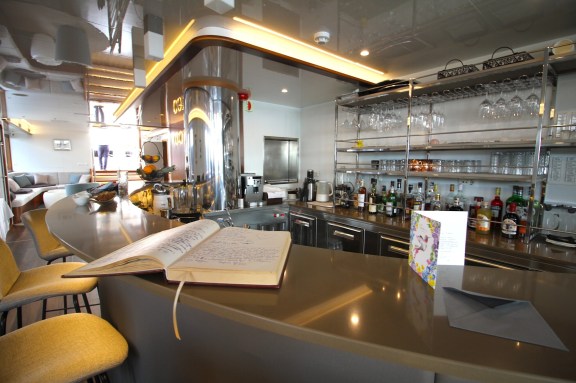 Luxury Motor Sailor Corsario: Bar in Main Saloon