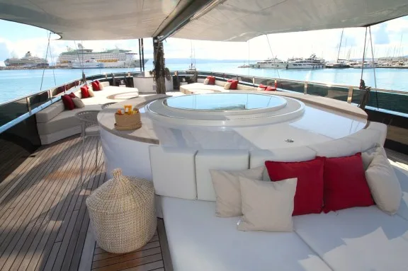 Luxury motorsailer REPOSADO sundeck jacuzzi