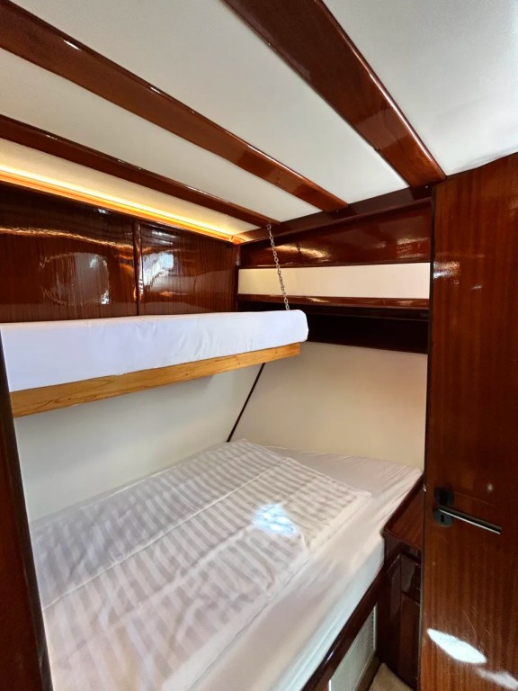 Gulet Allure: Bunk Cabin with Top Pullman Bed