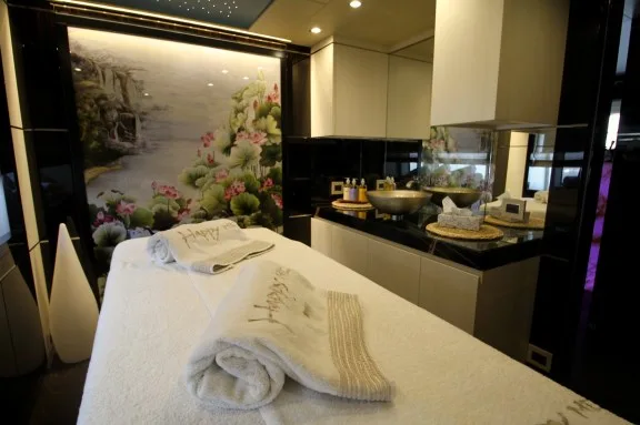 Superyacht HAPPY ME spa and massage room