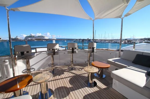 Superyacht HAPPY ME top deck