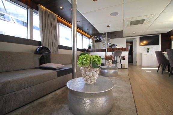 Luxury Motorsailer Dalmatino - Main Saloon Flower Pots