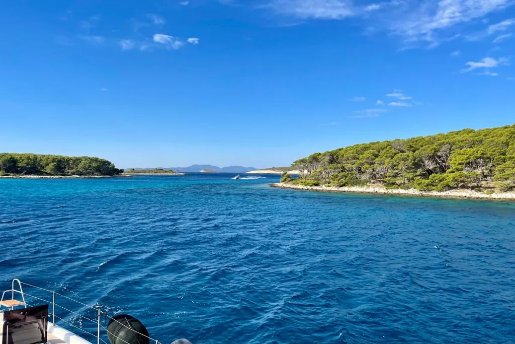 Catamaran FLOREMYE sailing the Pakleni Islands in Croatia