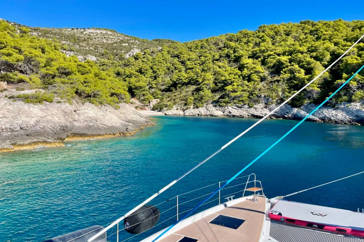 catamaran sailing Vis coast