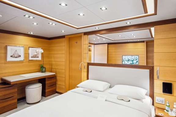 Bombay - 2025 - VIP Cabin