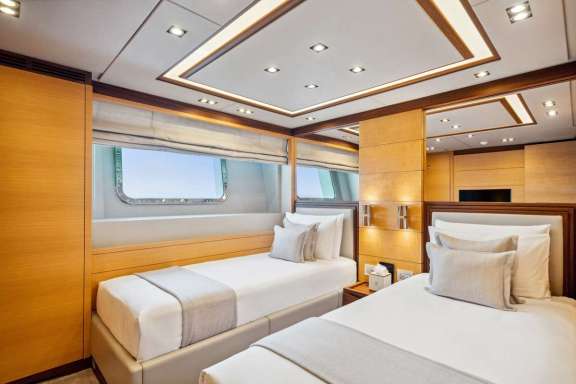Bombay - 2025 - Twin Cabin