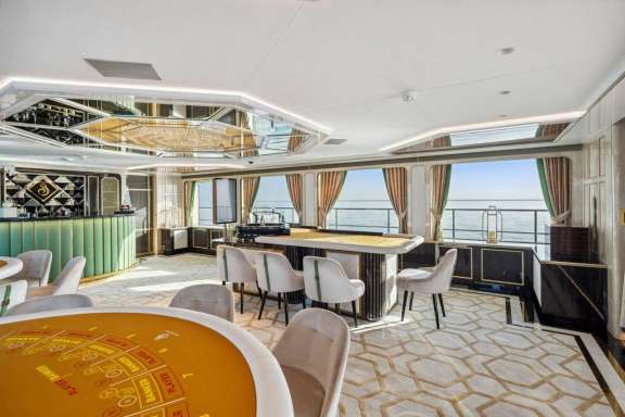 Bombay - 2025 - Casino & Bar (Main Salon)