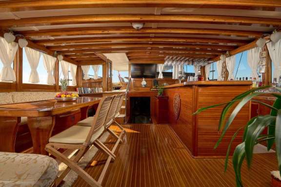 Image of Linda yacht #2