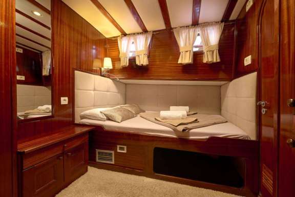 Image of Linda yacht #6