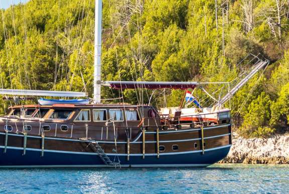 Master cabin bow