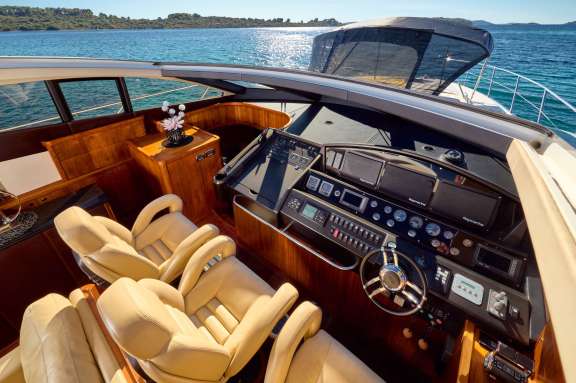 Image of Sunseeker Predator 72 Ghost yacht #15