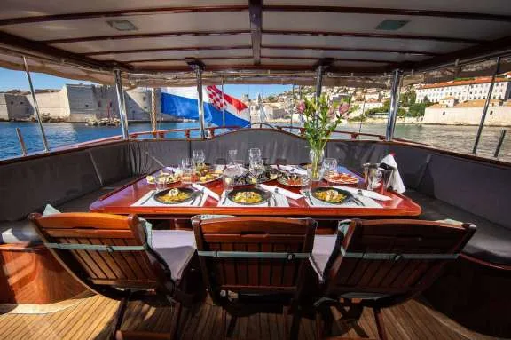 Image of Phoenix Bronze yacht #10
