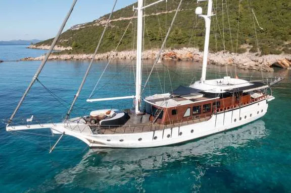 Image of Phoenix Bronze yacht #5