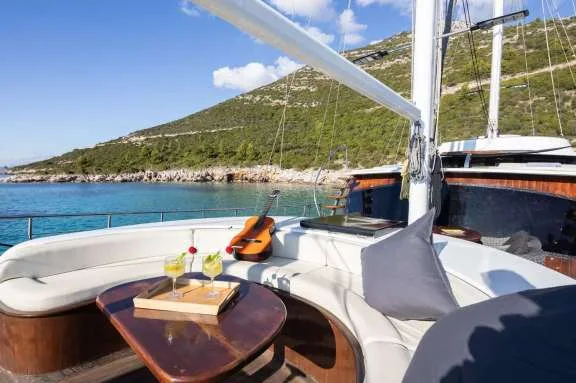 Image of Phoenix Bronze yacht #6