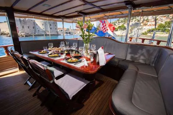 Image of Phoenix Bronze yacht #9