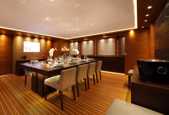 ZALIV III Dining Room