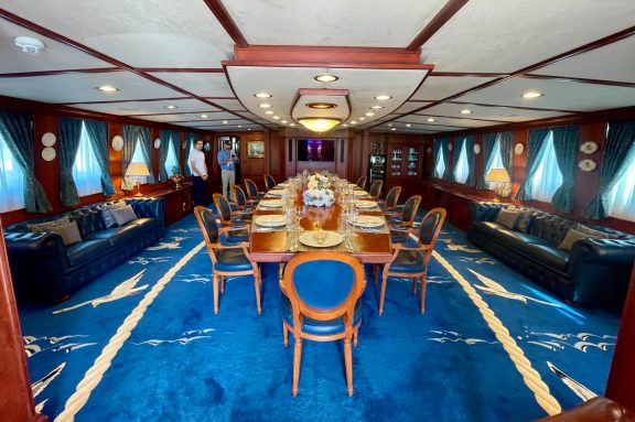 Luxury motor yacht SEAGULL II dining room