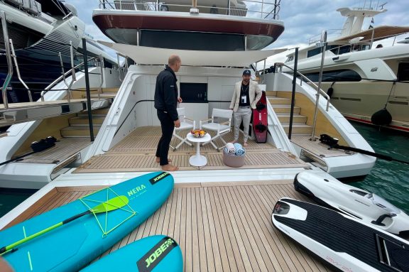 Superyacht DAWO beach club