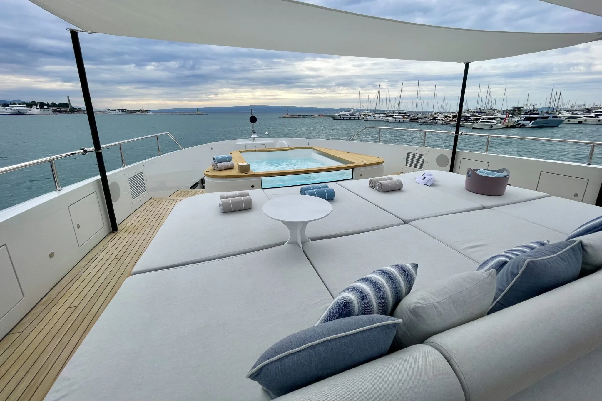 DAWO yacht detail image 1