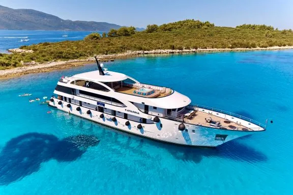 Motor Yachts for charter