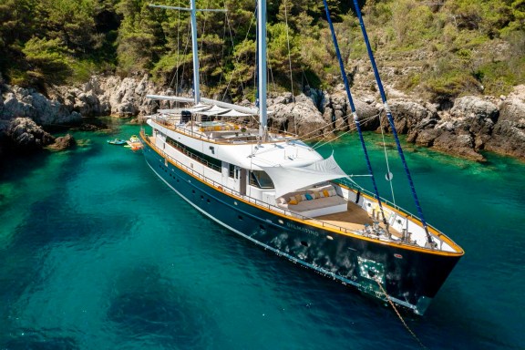 Luxury motorsailer DALMATINO for charter in Croatia