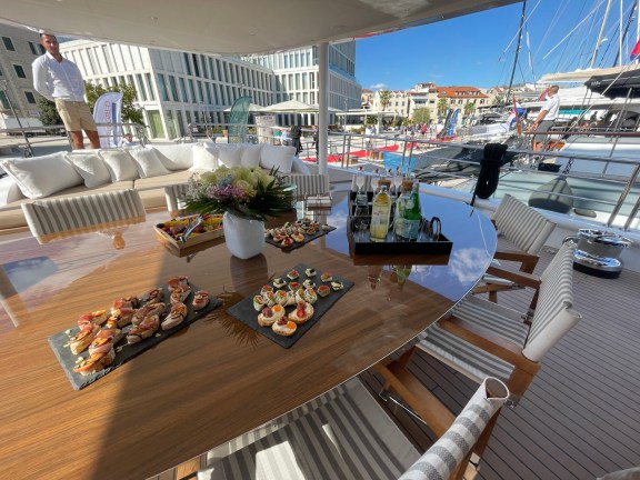Acapella review sundeck dining