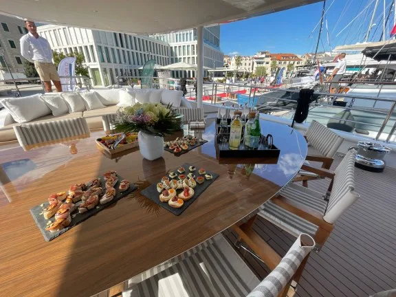 Acapella review sundeck dining