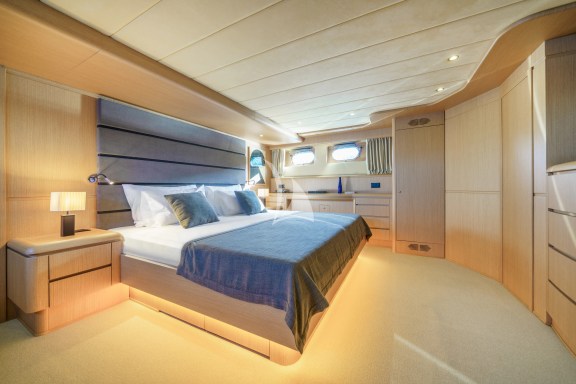 PHANTOM inside the master cabin