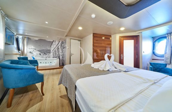 CASABLANCA master cabin