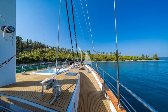 Image of NAVILUX yacht #4
