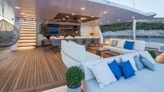 aft lounge