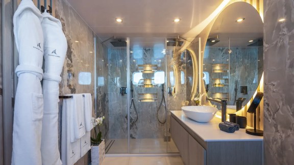 Master cabin II bathroom