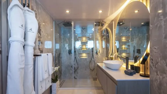 Master cabin II bathroom