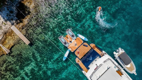 Arago Aerial Aft med mooring