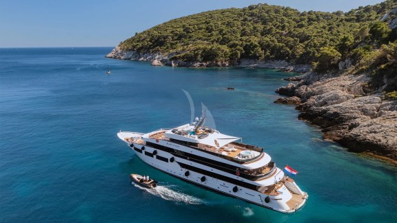 Image of BLACK SWAN yacht #28