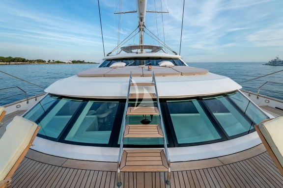 Main deck forward area sunbathing area