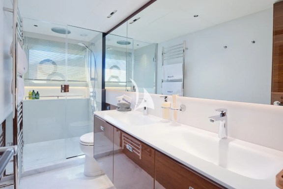 Master cabin bathroom