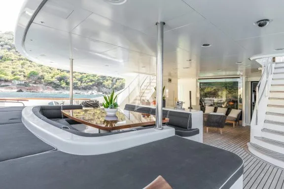 MAIN DECK AFT