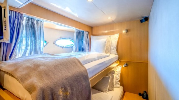Twin cabin (bunk beds)