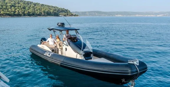 SACS Strider 10m chase tender