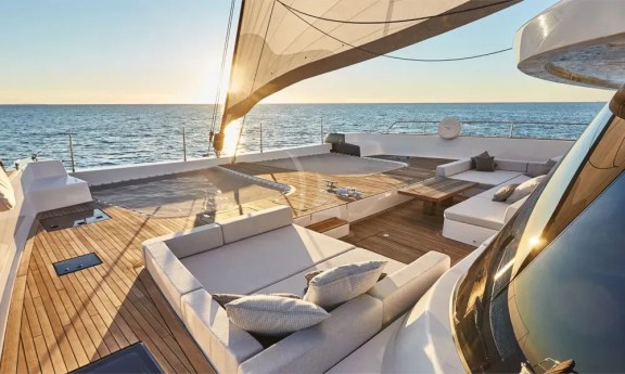 Sun lounge and trampline