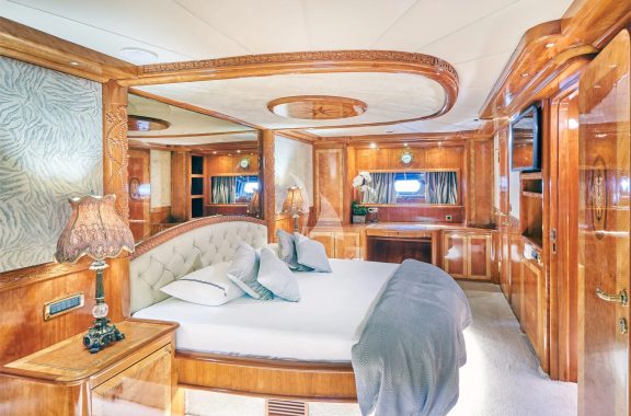 Image of LOTUS yacht #13