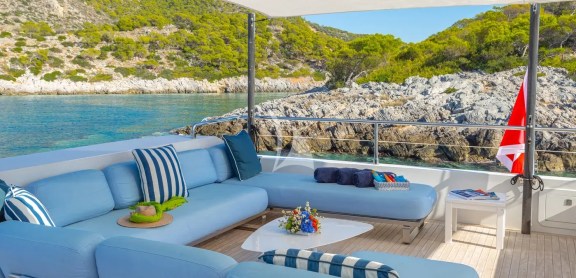 Upper deck - Lounge/Sunbathing area