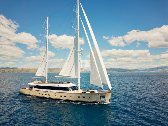 Image of MARALLURE yacht #2